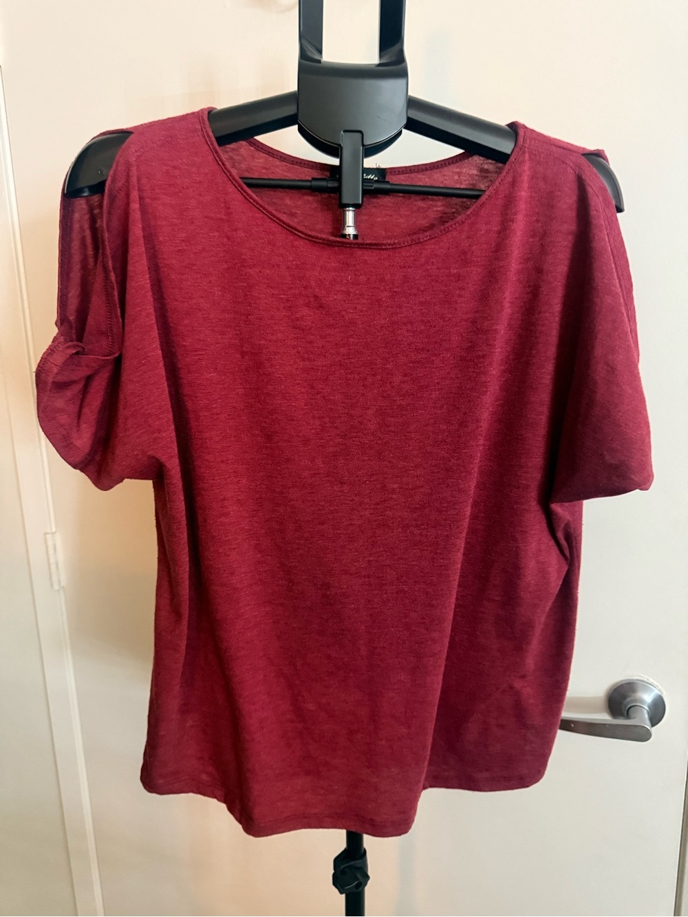 Cold-Shoulder Short Sleeve Tee in Burgundy